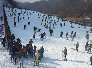 河南平頂山大峽谷滑雪場游樂場成功開幕