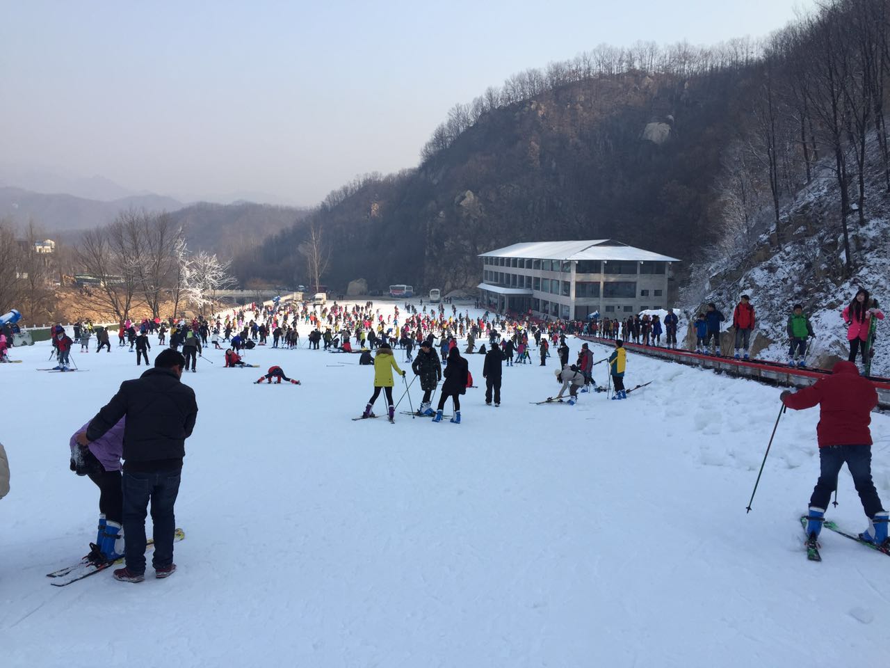 河南平頂山大峽谷滑雪場游樂場成功開幕，河北迪特加油助威